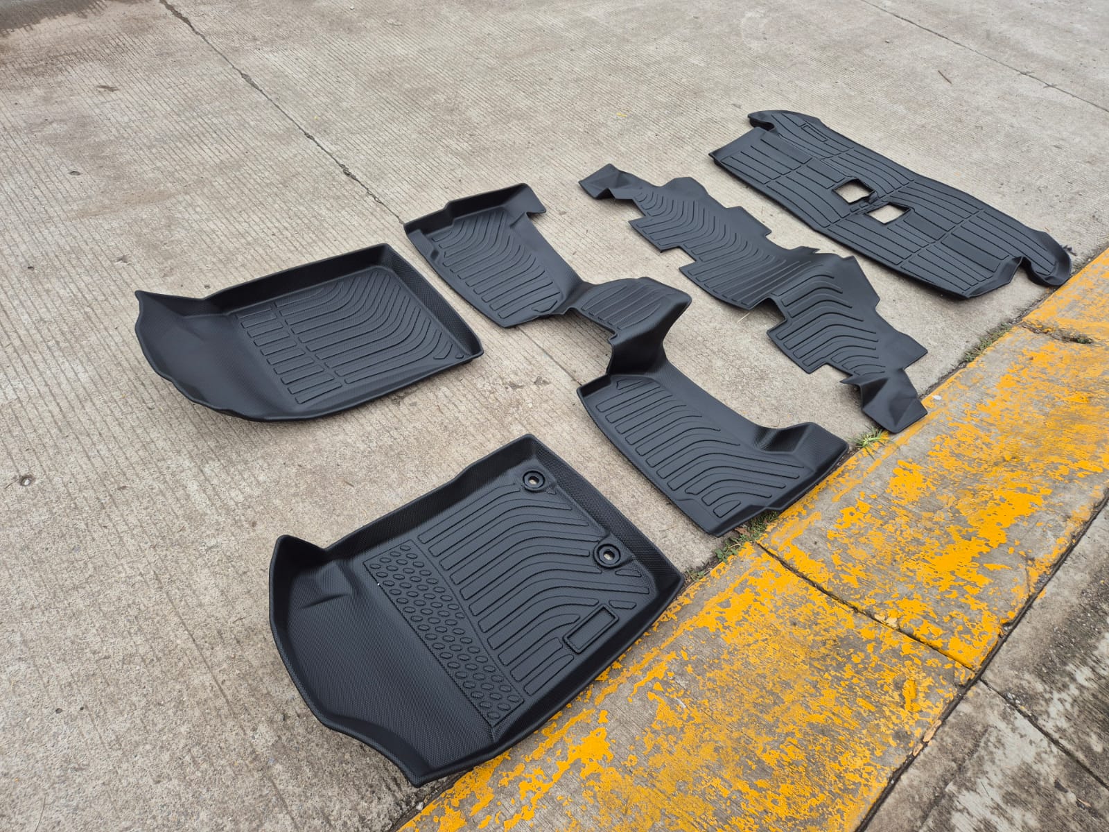 Tapetes para Toyota Avanza 2022 - Image 9