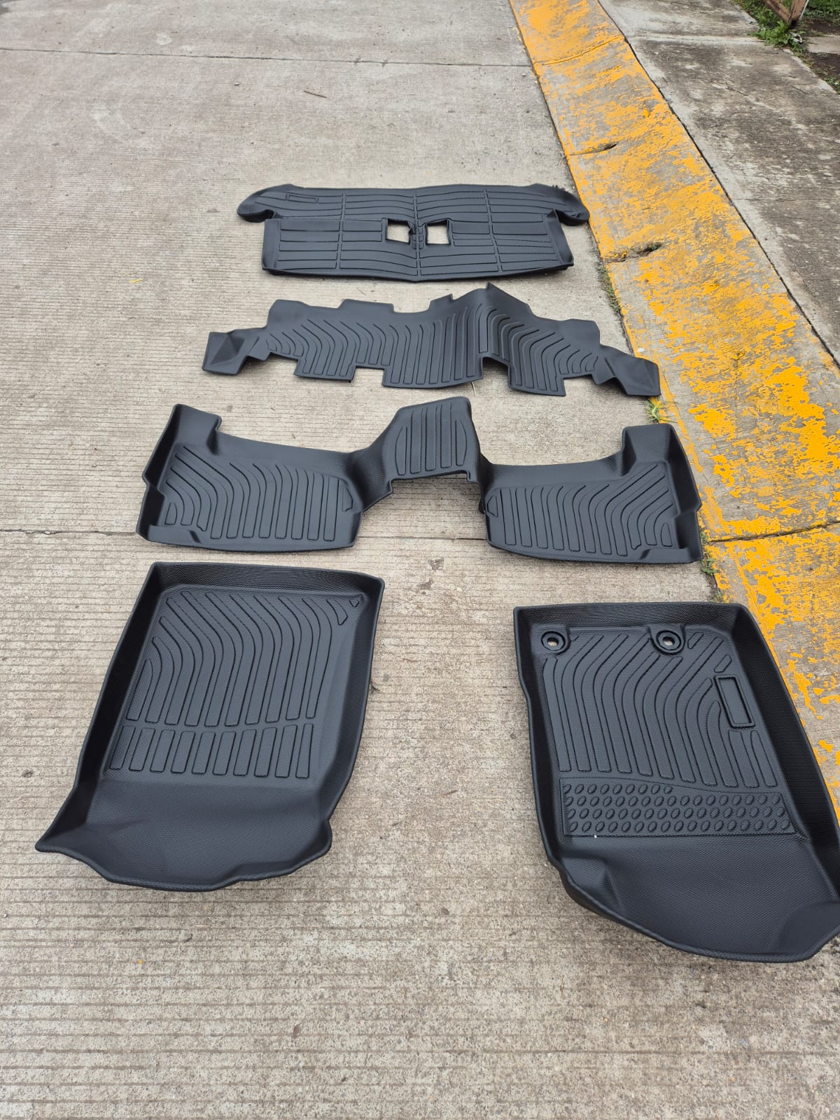 Tapetes para Toyota Avanza 2022 - Image 8