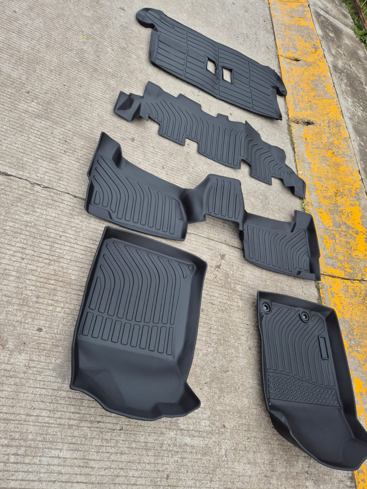 Tapetes para Toyota Avanza 2022 - Image 7