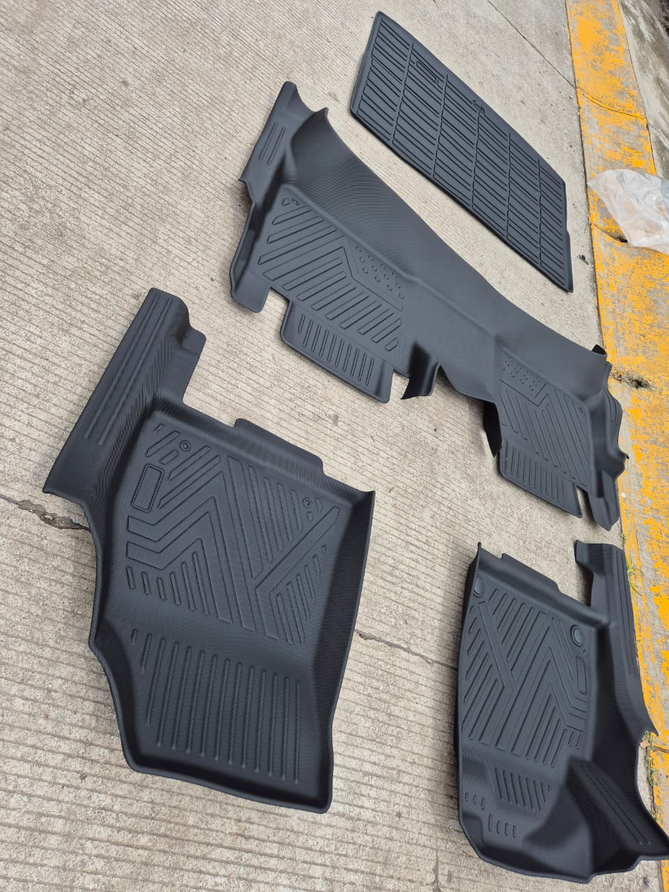 Tapetes para Toyota Avanza 2022 - Image 18