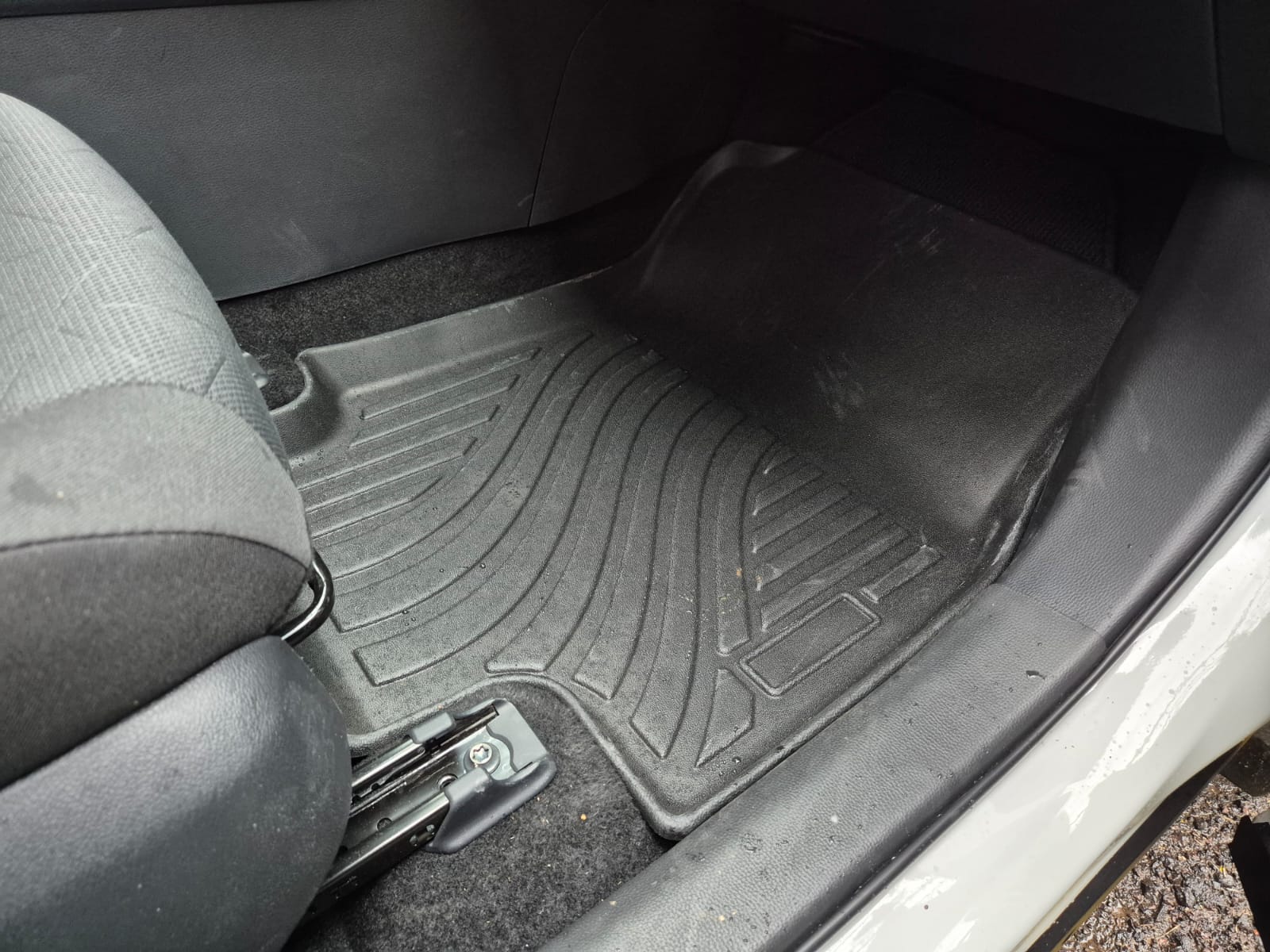 Tapetes para Toyota RAV4 2021-2025 - Image 2